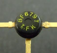 Tranzistor BF 679